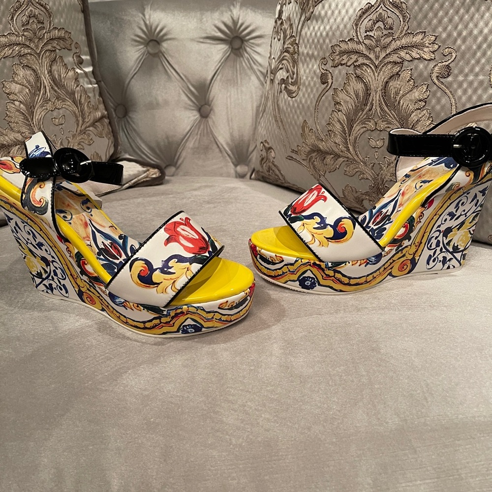 Ladies Wedge Shoes from Italy Size 8